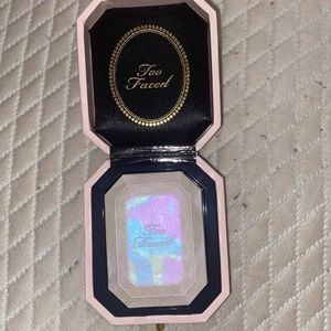 Too Faced Highlighter